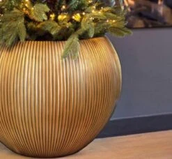 Capi Europe - Vaas Bol Groove XL - 63x51 - Goud - Bloempot Voor Binnen - Opening ⌀42 - GVGB271 -Tuingereedschaps Winkel 1200x1110 2