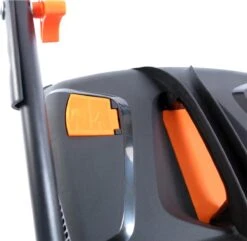 FUXTEC Grasmaaier Benzine - 46cm - Zelfrijdend / Zelftrekkend / Achterwielaandrijving - Mulchfunctie - Opvangbak 50L - FX-RM4646 17 FUXTEC Grasmaaier Benzine - 46cm - Zelfrijdend / Zelftrekkend / Achterwielaandrijving - Mulchfunctie - Opvangbak 50L - FX-RM4646 -Tuingereedschaps Winkel 1200x1171 3