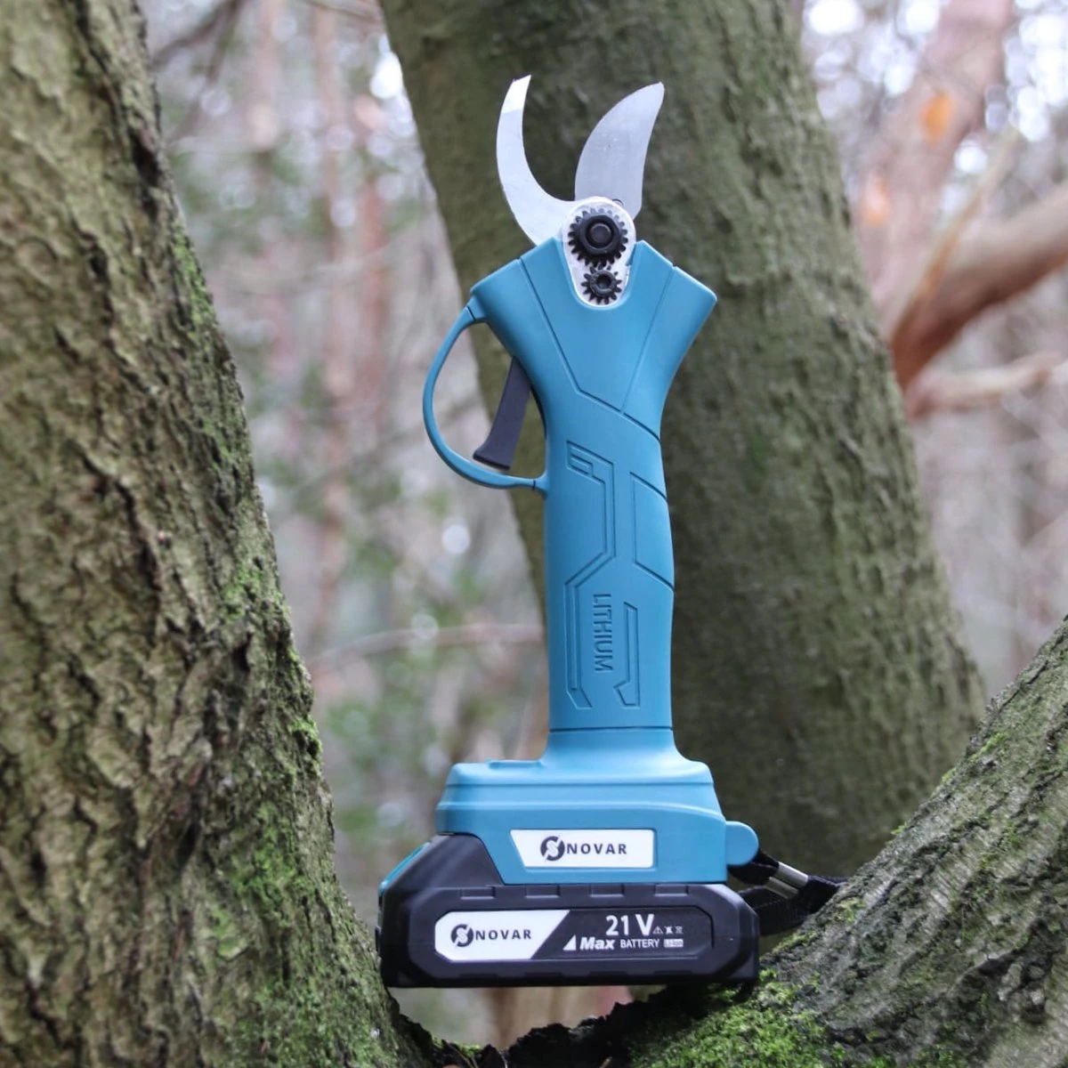 NovarGarden® Elektrische Snoeischaar NG1 - 2x Accu - Elektrisch - Takkenschaar - Op Batterij - 28mm 2 NovarGarden® Elektrische Snoeischaar NG1 - 2x Accu - Elektrisch - Takkenschaar - Op Batterij - 28mm - Afbeelding 2