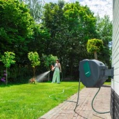 VONROC Automatische Slanghaspel – Incl. 25m Tuinslang, Aansluitslang, Spuitstuk, Koppelingen & Kraanaansluiting 14 VONROC Automatische Slanghaspel – Incl. 25m Tuinslang, Aansluitslang, Spuitstuk, Koppelingen & Kraanaansluiting -Tuingereedschaps Winkel 1200x1200 633