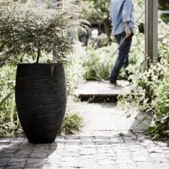 Capi Europe - Vaas Elegant Deluxe Rib NL - 56x84 - Zwart - Voor Binnen En Buiten - KBLR1132 11 Capi Europe - Vaas Elegant Deluxe Rib NL - 56x84 - Zwart - Voor Binnen En Buiten - KBLR1132 -Tuingereedschaps Winkel 1200x1200 766