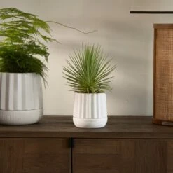 Riviera Maison Plantenbak Rond, Bloempot Met Ribbel - RM Let It Grow Planter - Wit - Porselein - Maat S -Tuingereedschaps Winkel 1200x1200 798