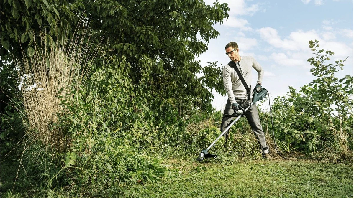 Bosch AFS 23-37 Bosmaaier - 950 W - Op Snoer - Incl. Mes En Draad 5 Bosch AFS 23-37 Bosmaaier - 950 W - Op Snoer - Incl. Mes En Draad - Afbeelding 5