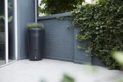 Elho Green Basics Regenton - Regenton - Living Black - Buiten - 200 Liter -Tuingereedschaps Winkel 1200x800 134