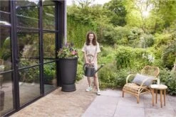 Elho Green Basics Regenton Plus 105 - Regenton Voor Kweken En Oogsten - Ø 58.4 X H 80.4 Cm - Zwart/Living Black -Tuingereedschaps Winkel 1200x801 4