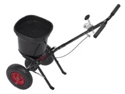 Kreator KRTGR9005 Strooiwagen - 300 Tot 370 Cm Strooibreedte - 23 Liter 13 Kreator KRTGR9005 Strooiwagen - 300 Tot 370 Cm Strooibreedte - 23 Liter -Tuingereedschaps Winkel 1200x904 1