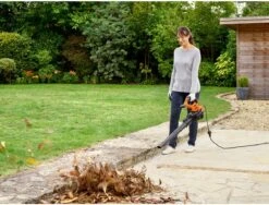 Black & Decker BLACK+DECKER BEBLV300SB-QS Bladblazer - 404 Km/u - 3000W - Zuig-/blaasfunctie - Gesnoerd 16 Black & Decker BLACK+DECKER BEBLV300SB-QS Bladblazer - 404 Km/u - 3000W - Zuig-/blaasfunctie - Gesnoerd -Tuingereedschaps Winkel 1200x911