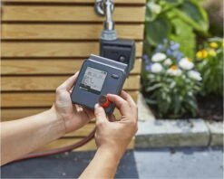 GARDENA - Select Computer Besproeiingscomputer - 3 Besproeiingen Per Dag -Tuingereedschaps Winkel 1200x962