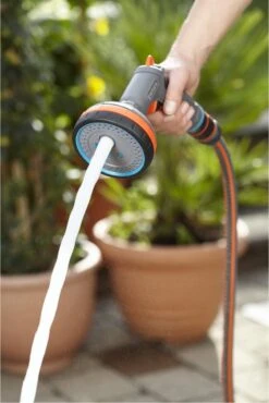 GARDENA - Comfort Broeskop - 5 Straalsoorten - Grijs -Tuingereedschaps Winkel 801x1200 1